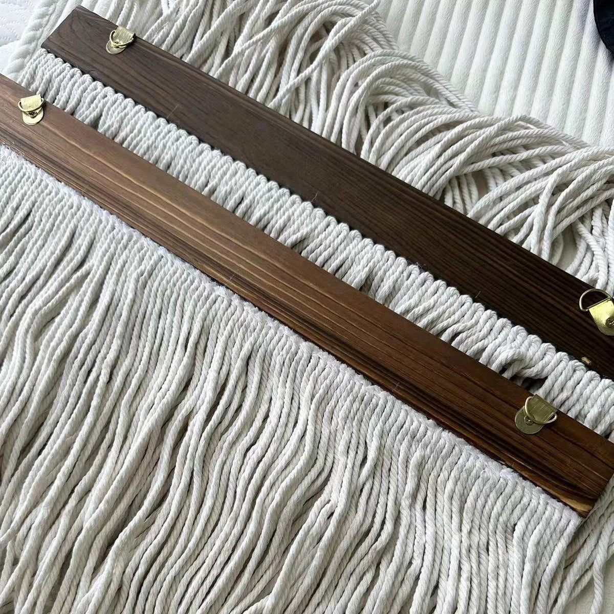 Large Macrame Wall Hanging Tapestry with Wooden Stick Hand-Woven Bohemia Tassel Curtain Tapestry Wedding Backgrou Boho Decor