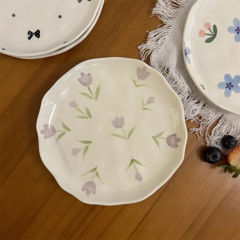 Korean-style In-style Small Flower-shaped Irregular Hand-molded Ceramic Plates and Pastry Plates