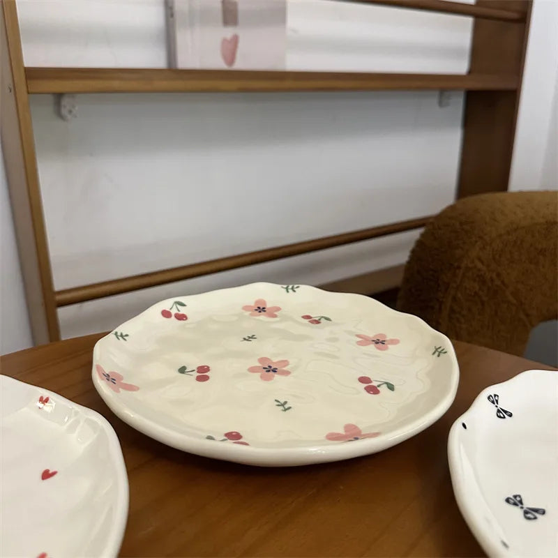 Korean-style In-style Small Flower-shaped Irregular Hand-molded Ceramic Plates and Pastry Plates