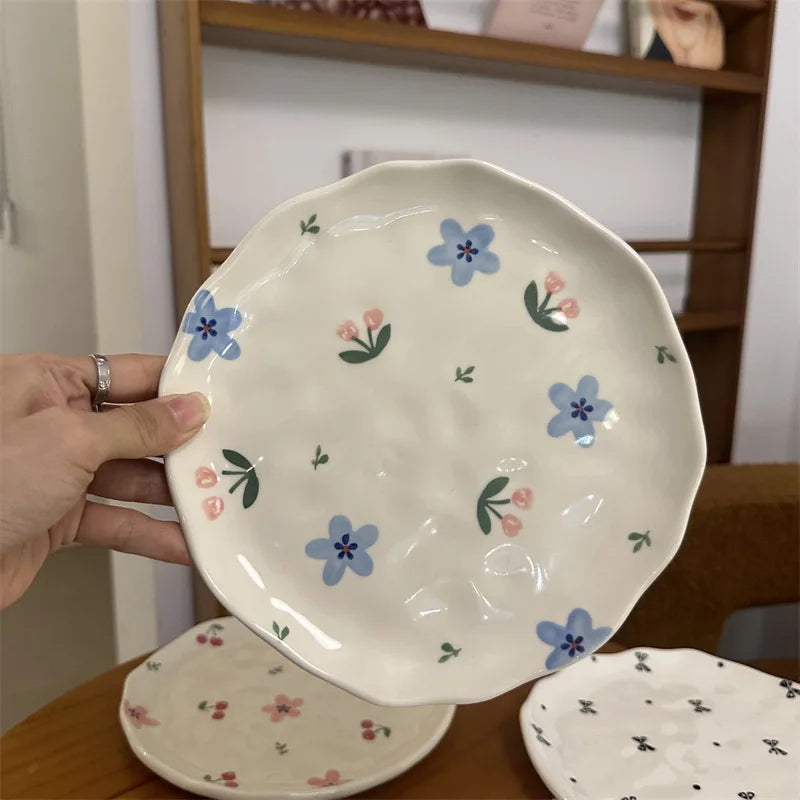Korean-style In-style Small Flower-shaped Irregular Hand-molded Ceramic Plates and Pastry Plates