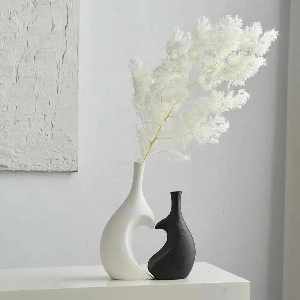 Minimalist Love Sculpt Vase Set