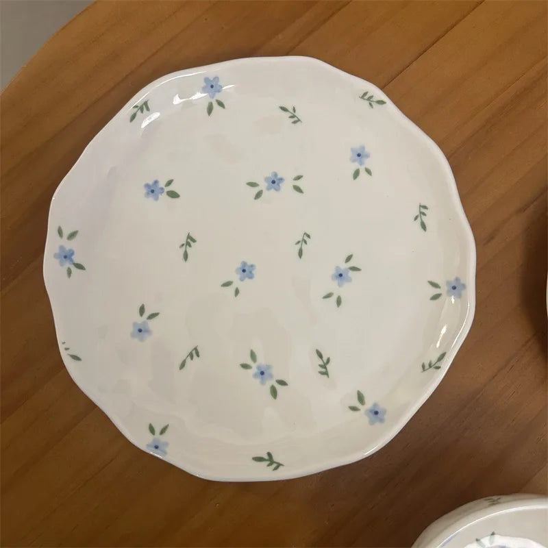 Korean-style In-style Small Flower-shaped Irregular Hand-molded Ceramic Plates and Pastry Plates