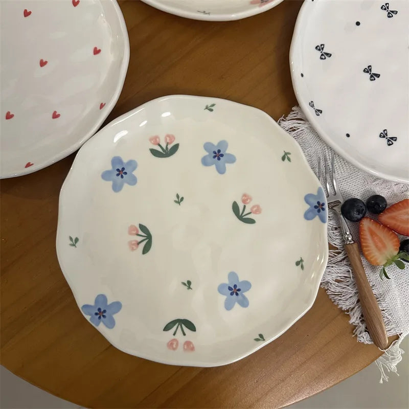 Korean-style In-style Small Flower-shaped Irregular Hand-molded Ceramic Plates and Pastry Plates
