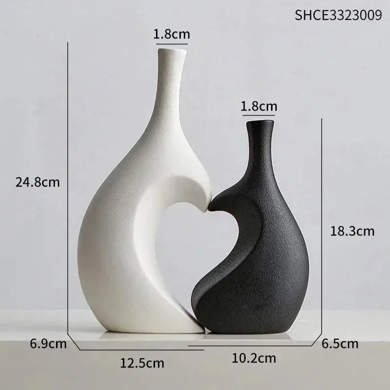 Minimalist Love Sculpt Vase Set