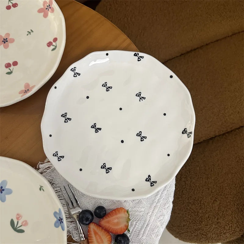 Korean-style In-style Small Flower-shaped Irregular Hand-molded Ceramic Plates and Pastry Plates