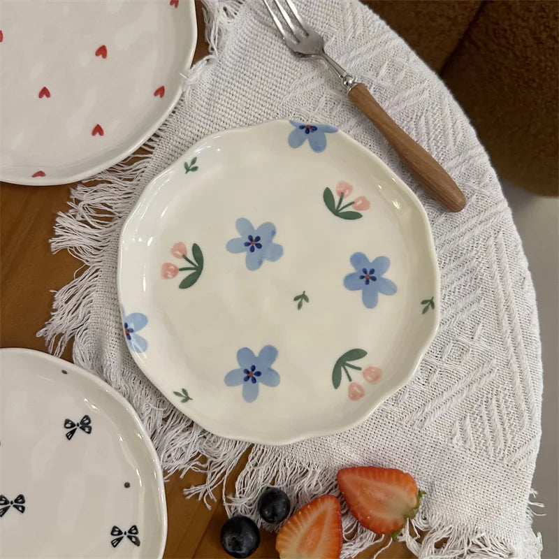 Korean-style In-style Small Flower-shaped Irregular Hand-molded Ceramic Plates and Pastry Plates