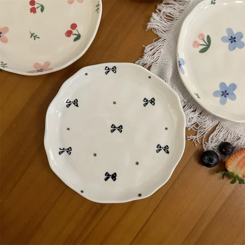 Korean-style In-style Small Flower-shaped Irregular Hand-molded Ceramic Plates and Pastry Plates
