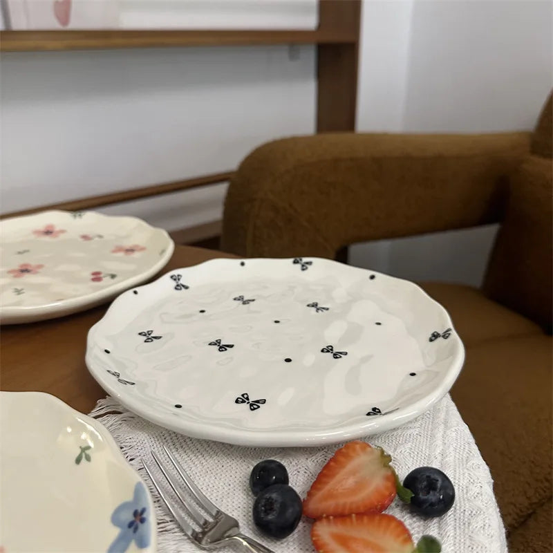 Korean-style In-style Small Flower-shaped Irregular Hand-molded Ceramic Plates and Pastry Plates
