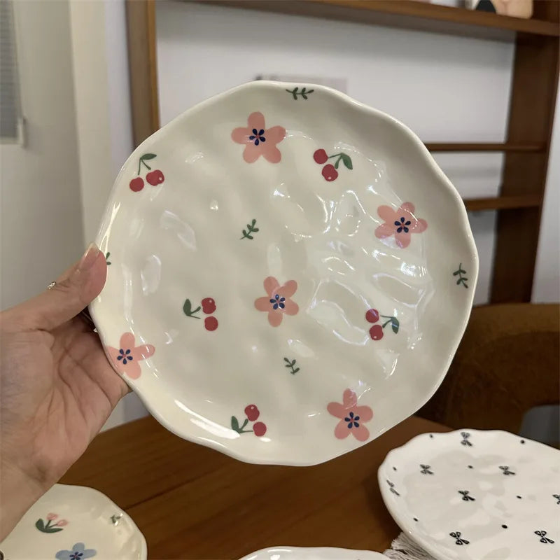 Korean-style In-style Small Flower-shaped Irregular Hand-molded Ceramic Plates and Pastry Plates