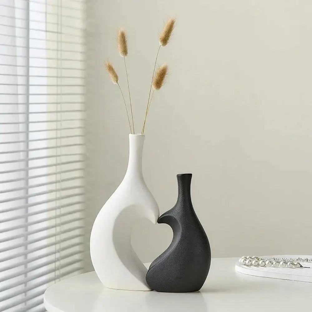 Minimalist Love Sculpt Vase Set